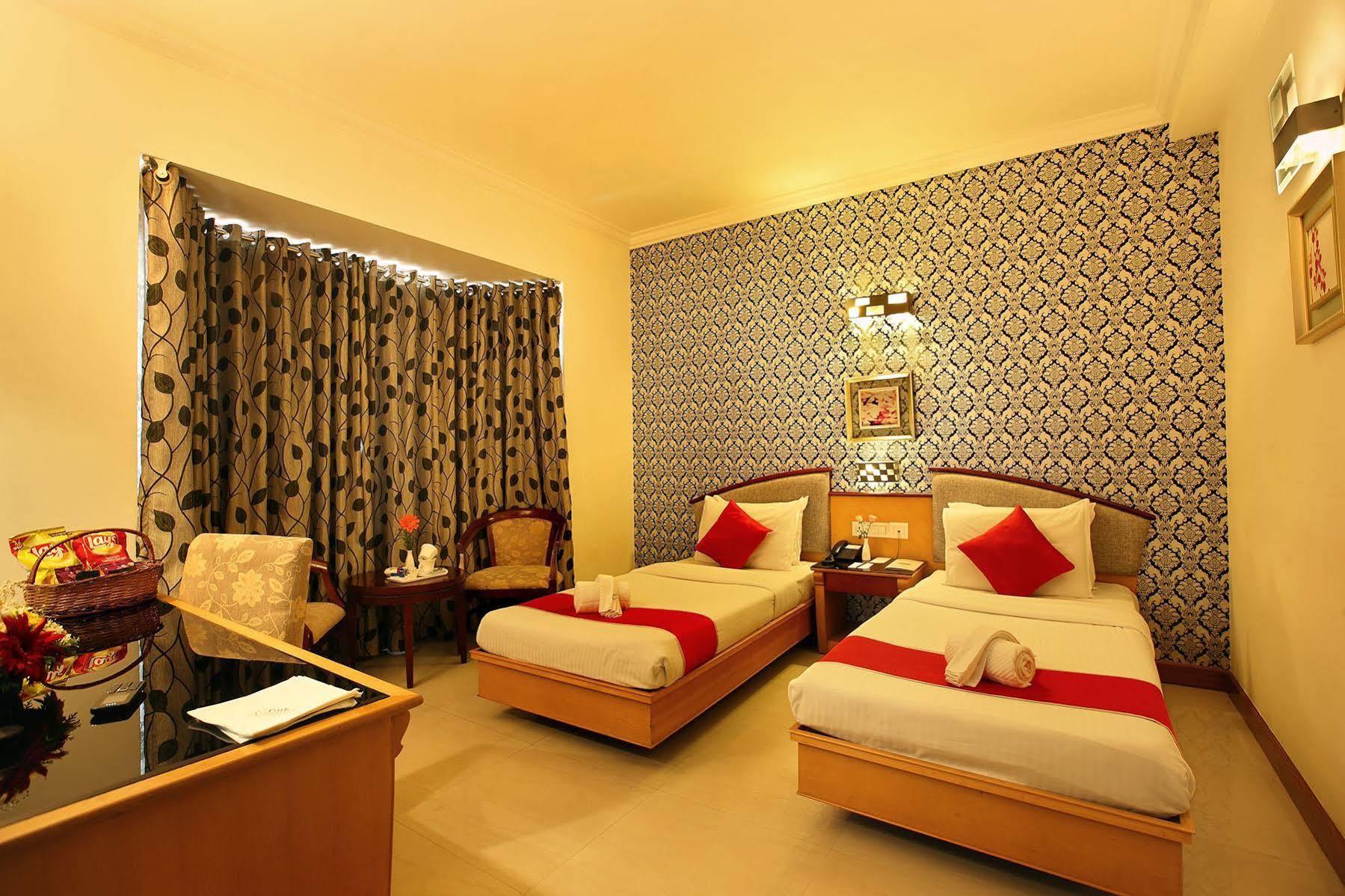 Hotel Park Residency, Kakkanad Kochi Exteriör bild