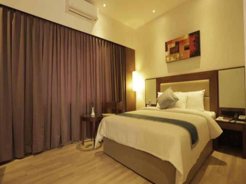 Hotel Park Residency, Kakkanad Kochi Exteriör bild